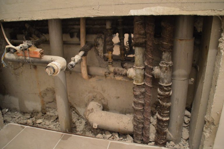 Read more about the article Navigating Plumbing Issues: Why Your Faucet May Not Turn Off and How to Address It.