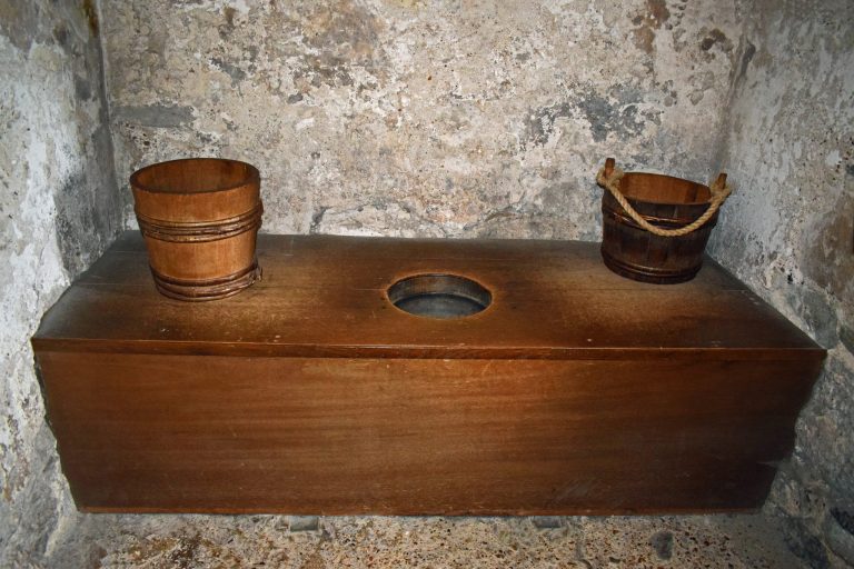 Read more about the article The History of Plumbing in Venice: From Then to Now