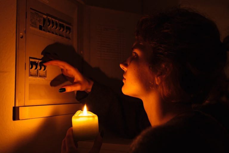 Read more about the article Power Outage Survival Guide: 5 Essential Backup Power & Surge Protection Tips for Sarasota and Venice Homes